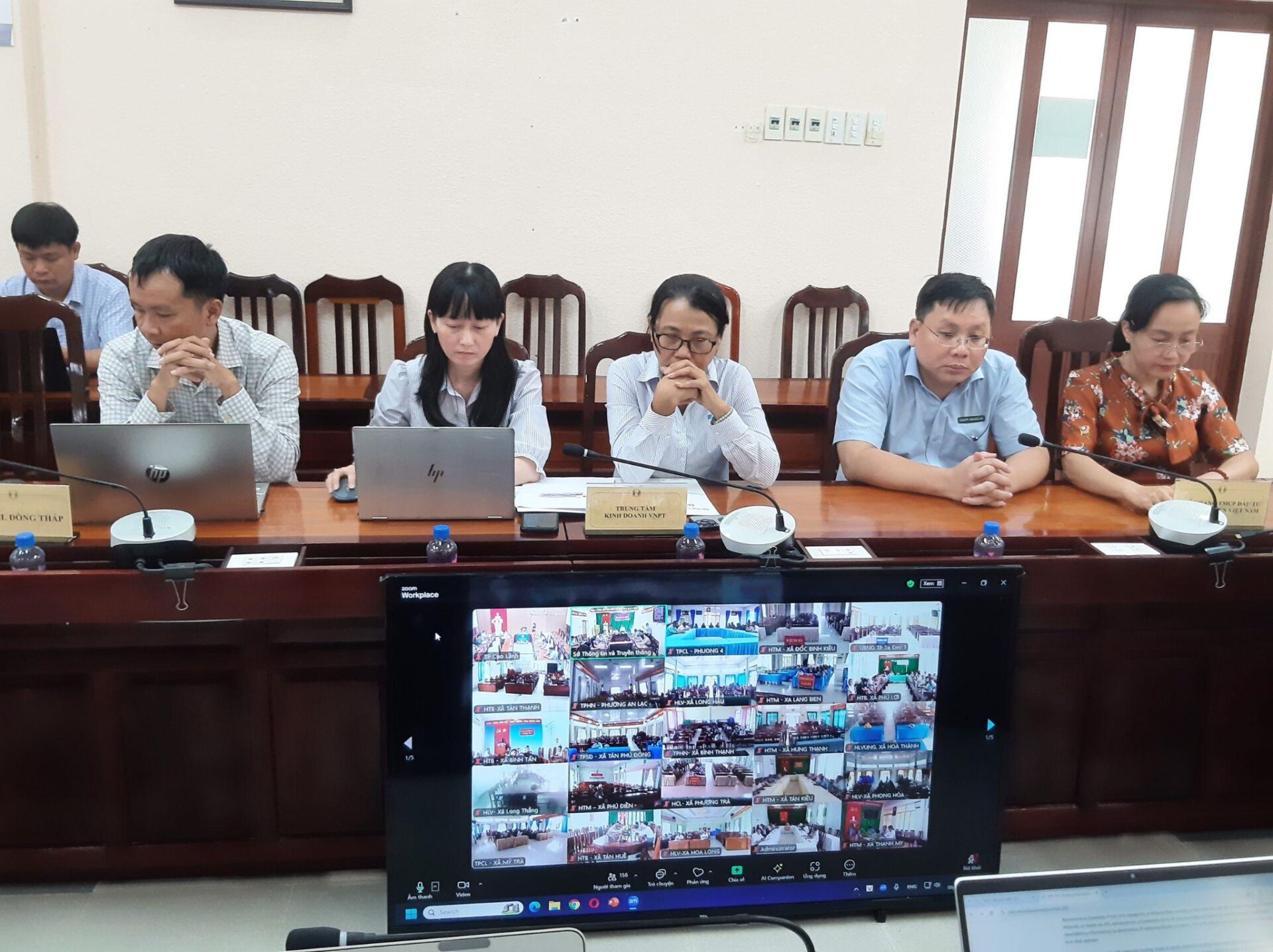 TinoHost đồng hành cùng VNNIC triển khai Chương trình thúc đẩy, hỗ trợ người dân, doanh nghiệp, hộ kinh doanh hiện diện trực tuyến tin cậy, an toàn với các dịch vụ số sử dụng tên miền quốc gia “.VN” tại Đồng Tháp 3 cac-dau-cau-tham-gia-tai-buoi-tap-huan