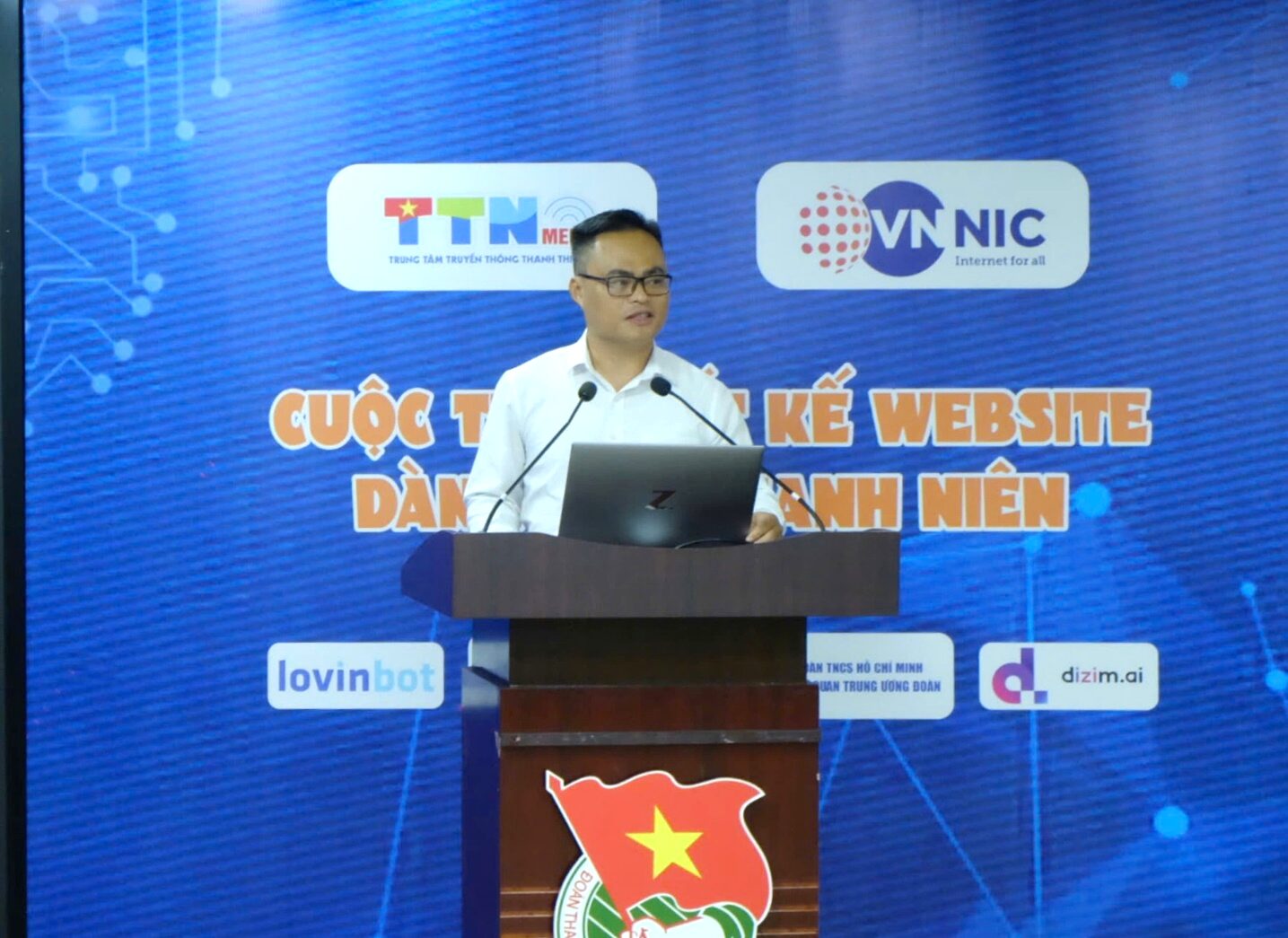 TinoHost tham gia phát động Chương trình Hiện diện trực tuyến an toàn, tin cậy với tên miền quốc gia “.vn” cho thanh niên Việt Nam và các cuộc thi thiết kế website với tên miền quốc gia “.vn” dành cho thanh niên Việt Nam trên toàn quốc 4 ong-thai-huu-ly-–-truong-phong-phat-trien-dich-vu-vnnic-chia-se-tai-hoi-nghi