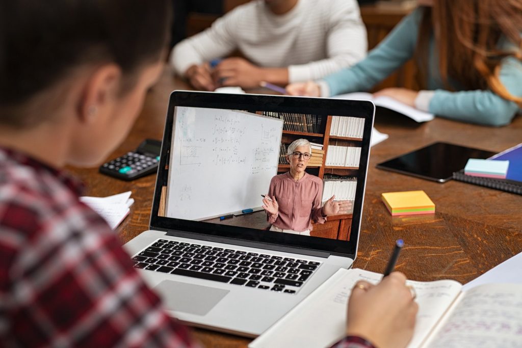 E-learning là gì? Hệ thống E-learning bao gồm những thành phần nào? 2 e-learning-la-gi