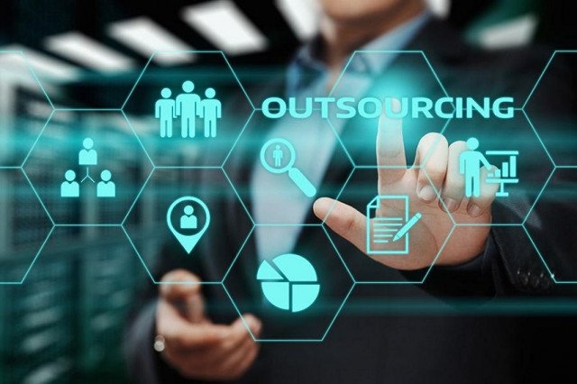 Outsourcing là gì? Tìm hiểu các hình thức và ví dụ về Outsourcing 1 outsourcing-la-gi