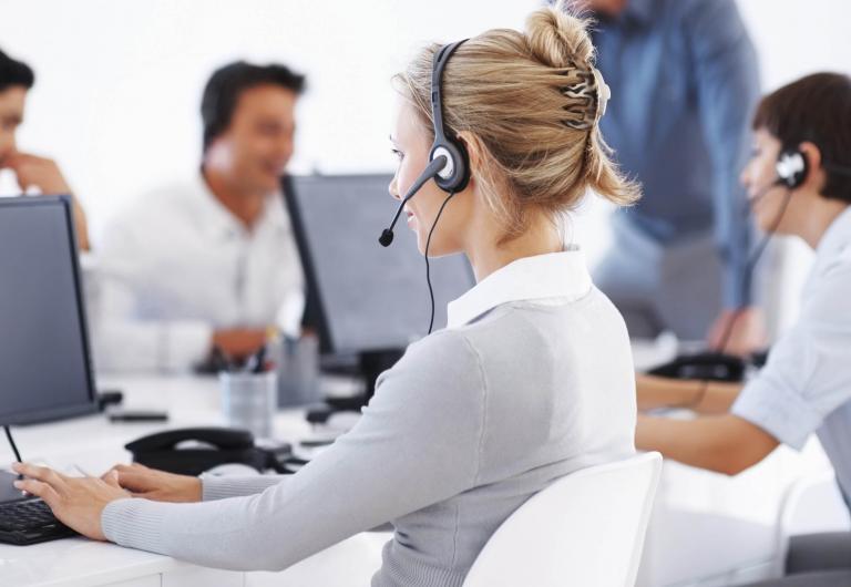 Chăm sóc khách hàng là gì? Tầm quan trọng của chăm sóc khách hàng đối với doanh nghiệp 4 cham-soc-khach-hang-la-gi