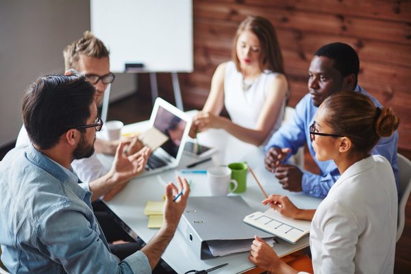 “Bật mí” 7 cách quản lý nhân viên cứng đầu hiệu quả dành cho doanh nghiệp 1 cach-quan-ly-nhan-vien-cung-dau