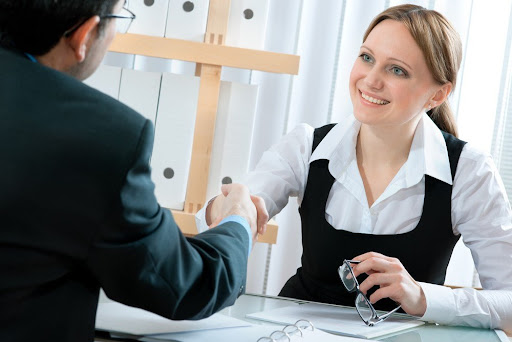 “Mách bạn” 8 cách giao tiếp với khách hàng khó tính hiệu quả 5 cach-giao-tiep-voi-khach-hang-kho-tinh