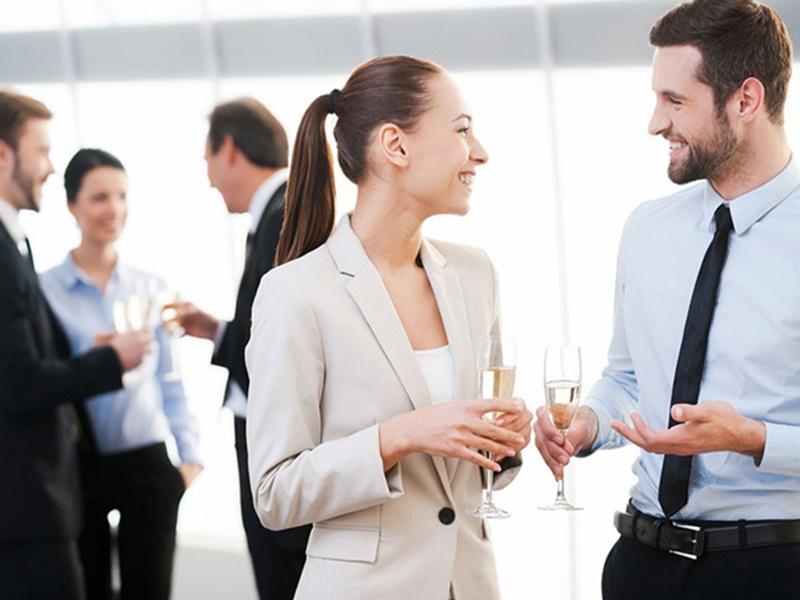 “Mách bạn” 8 cách giao tiếp với khách hàng khó tính hiệu quả 4 cach-giao-tiep-voi-khach-hang-kho-tinh