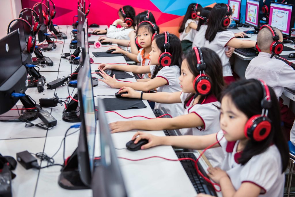 Ứng dụng công nghệ thông tin trong dạy học là gì? Lợi ích của việc ứng dụng công nghệ thông tin trong dạy học 5 ung-dung-cong-nghe-thong-tin-trong-day-hoc
